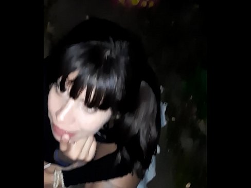 ❤️ Op der Strooss geschwollen Penis am Austausch fir Séissegkeeten ❤️❌ Porno vk bei eis ❌❤